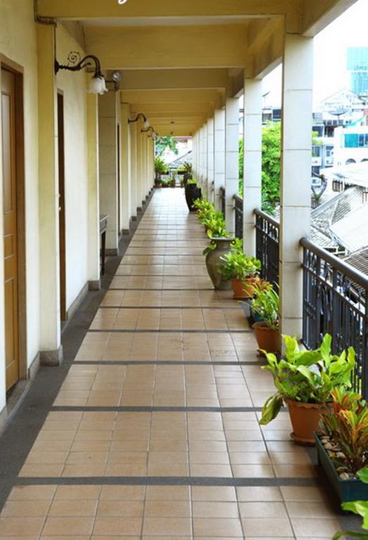 Silom Village Inn Bangkok Exterior foto